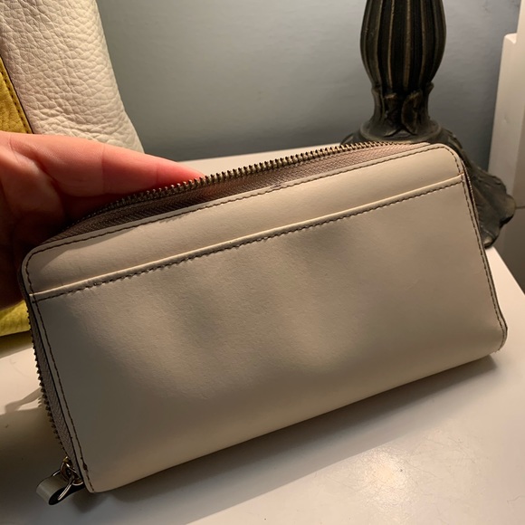 Kate Spade Tote with Matching Wallet - Picture 3 of 6